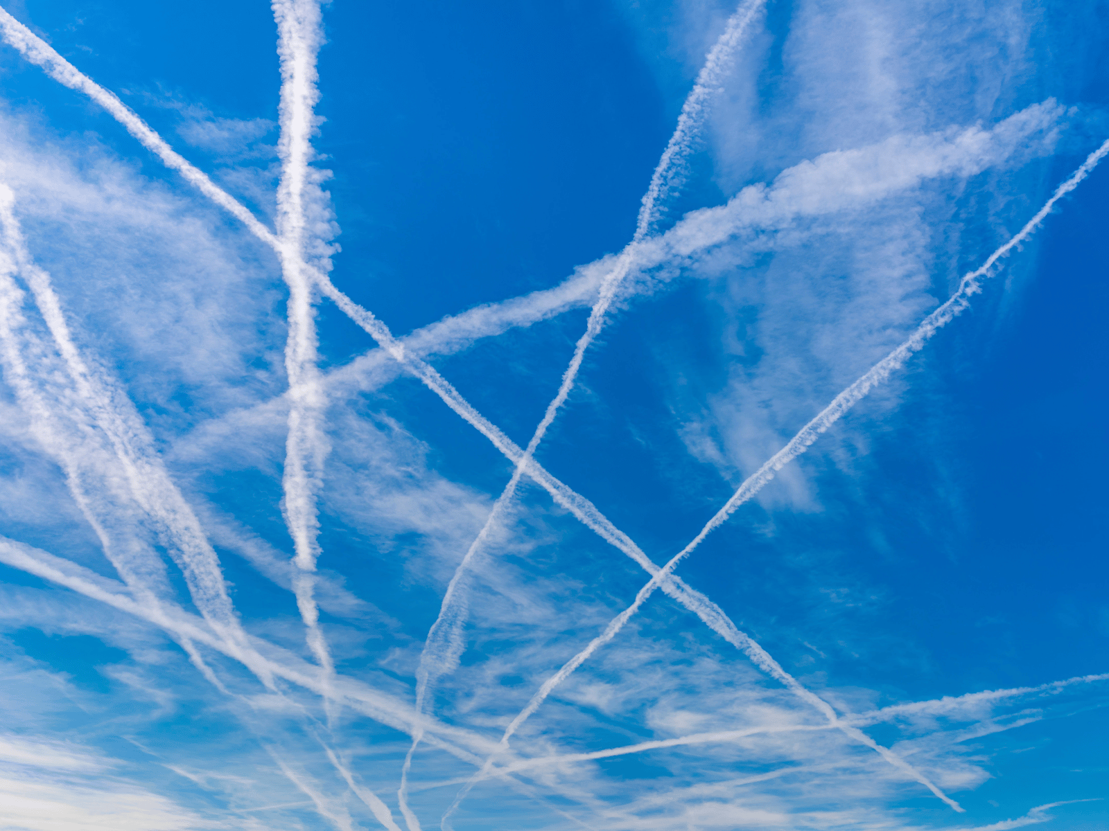 "My God, They're Fumigating Us!" -Disassembling Chemtrails - Air Horizon
