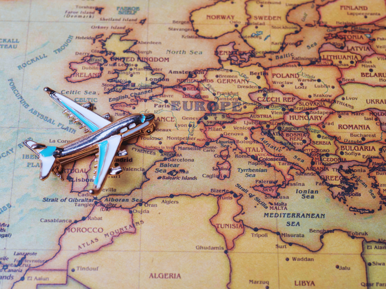 Viaggiate verso le migliori destinazioni in Europa quest'estate con Air Horizont.